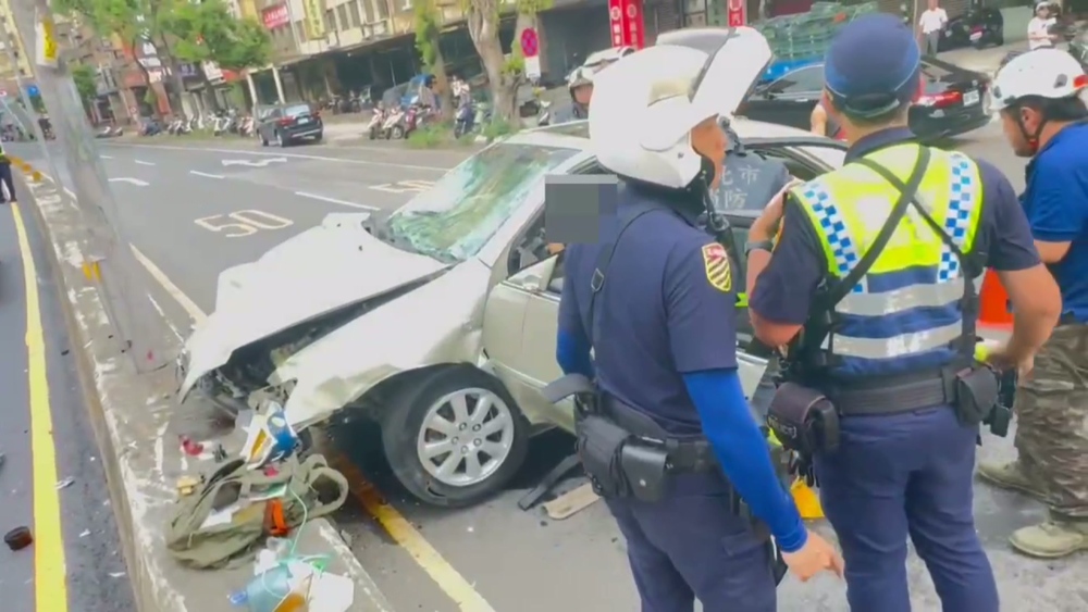 苦苓發文「95歲能在世壯運健步如飛」：憑什麼說幾歲不能開車？　引兩派論戰