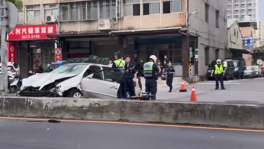 三峽車禍 高齡駕駛者換照引關注　交通部將下修換照年齡、肇事紀錄者增實地訓練