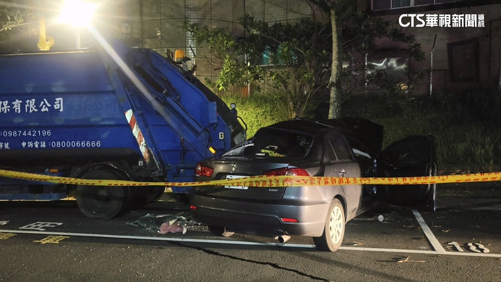 轎車失控撞垃圾車尾　駕駛頭流血.手骨折送醫