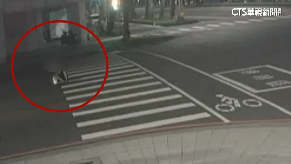 兄弟糾紛進派出所　哥離開後60秒內倒斑馬線遭輾斃