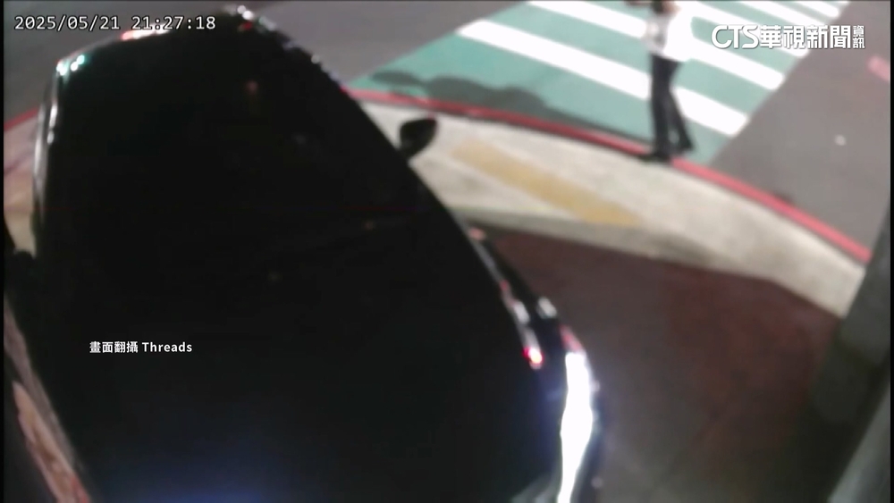 轎車失控衝進人行道「險撞3人」　駕駛稱血糖低