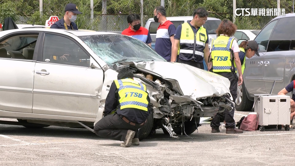 粉圓冰放後座！余翁返家撞3死　警排除「邊吃邊開車」