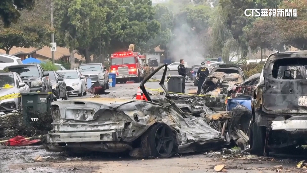 美加州小飛機掉入軍宅區　燒毀15間房屋奪2命8傷