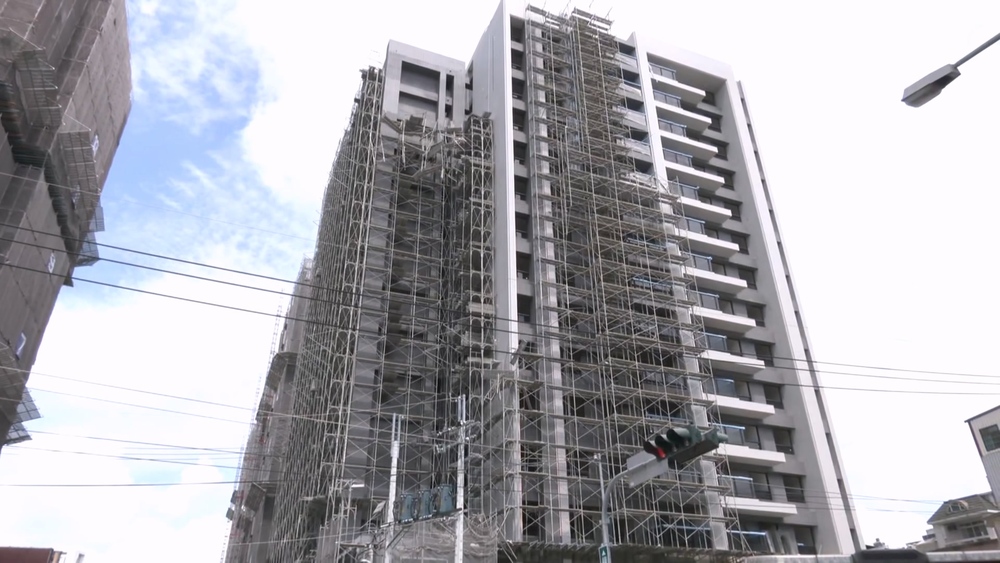 台中建案鷹架倒塌！釀2死2傷　市府勒令停工、開罰9萬