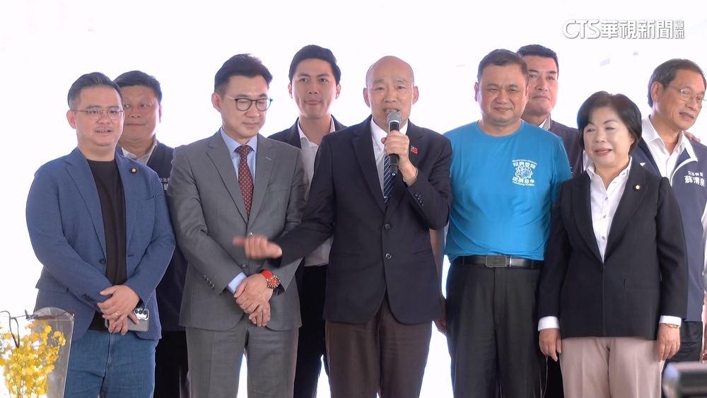 同台遭韓國瑜稱「羞於見人」　傅崐萁尷尬大笑