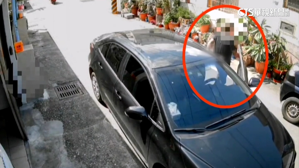 持利器追砍.以車門夾擊　男2度違反保護令騷擾前妻