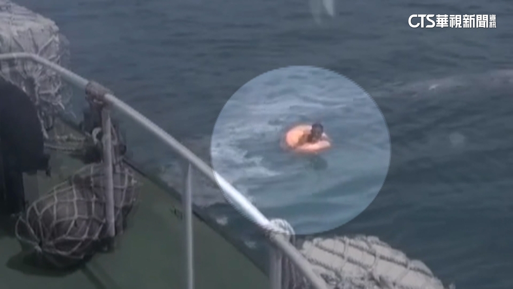 4天內第2起偷渡金門！　中國男套泳圈海上漂遭攔截