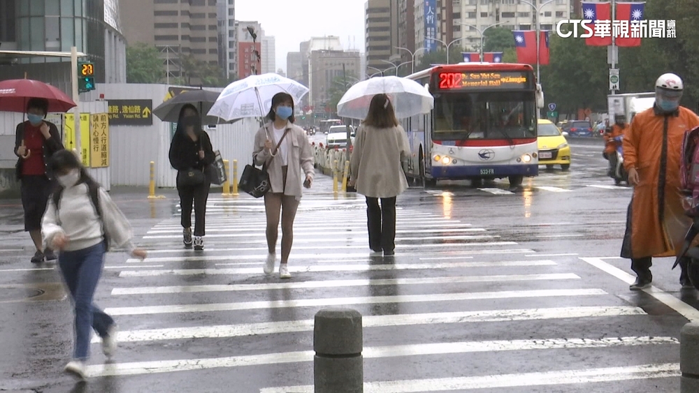 鋒面+東北季風　北捷車廂進水　花蓮「風吹沙」