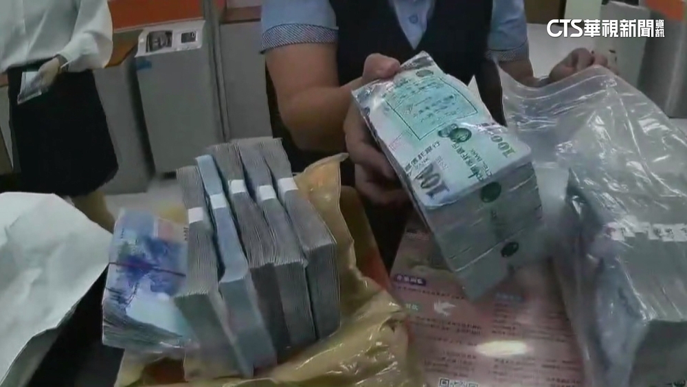 又是他！才在路邊曬600萬　疑不滿超市怒扔416萬