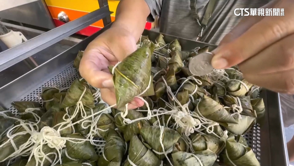 銅板價！　「10元肉粽」民眾讚佛心　業者：有工作就好