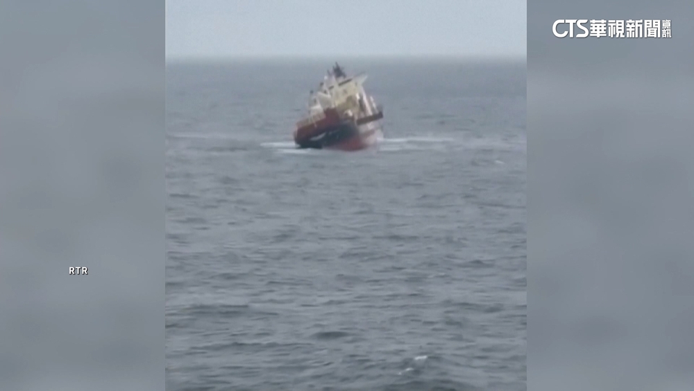 賴比瑞亞籍貨輪翻覆　印度海軍救全員24人