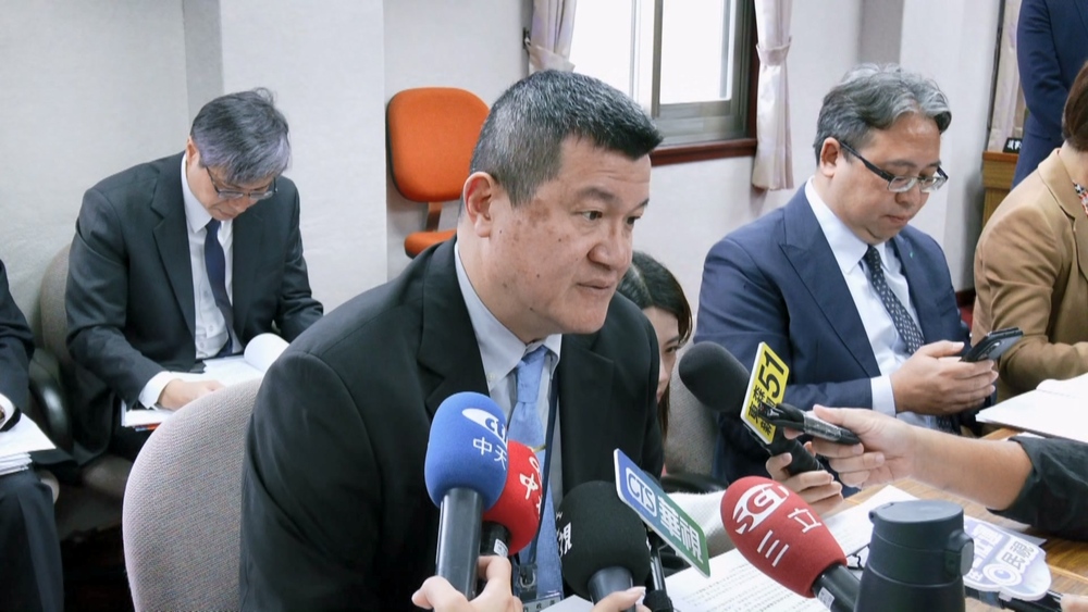 清查中國身分證　內政部證實第二波鎖定「公職與公立學校教師」