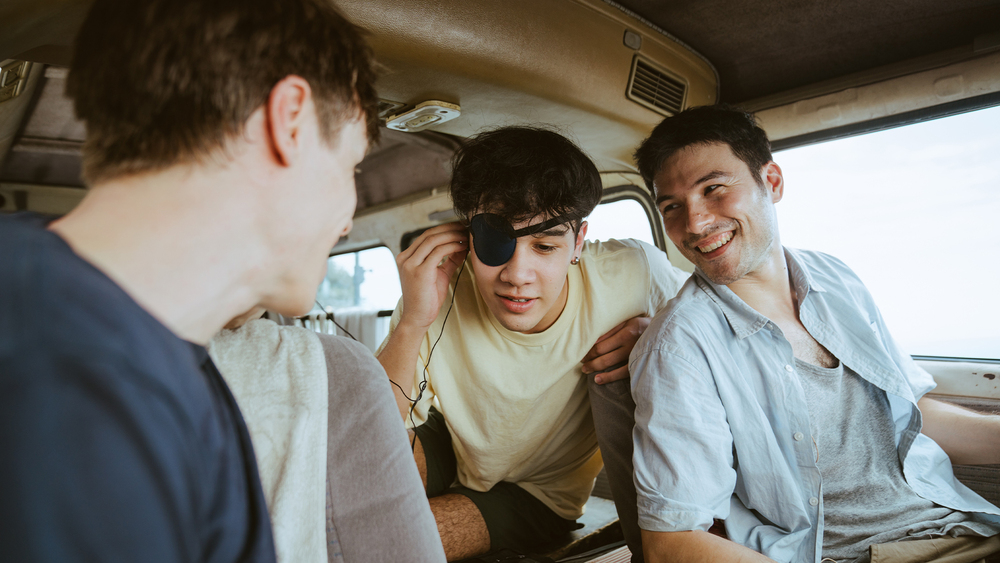 鳳小岳領銜主演的《陌路兄弟》（Road’s End in Taiwan），展現台灣風景下的情感交織與族群對話。