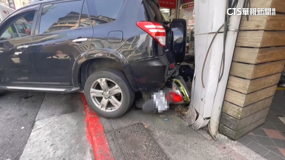 又是高齡無照！　北市74歲翁倒車暴衝騎樓1傷