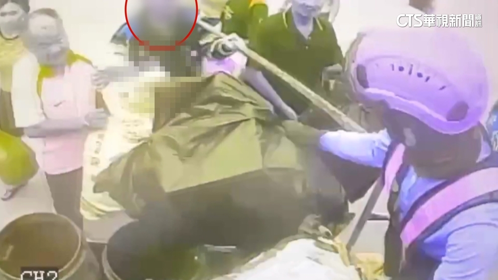 疑垃圾被拒收心生不滿　男持木棍襲擊清潔隊員