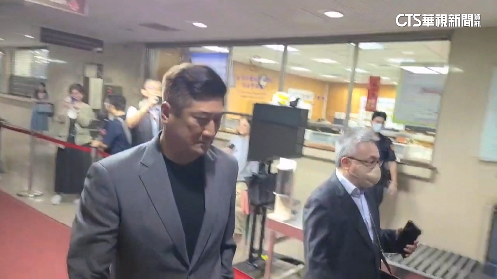 檢聲請對辜仲諒電子監控　法官：手機定期拍照上傳