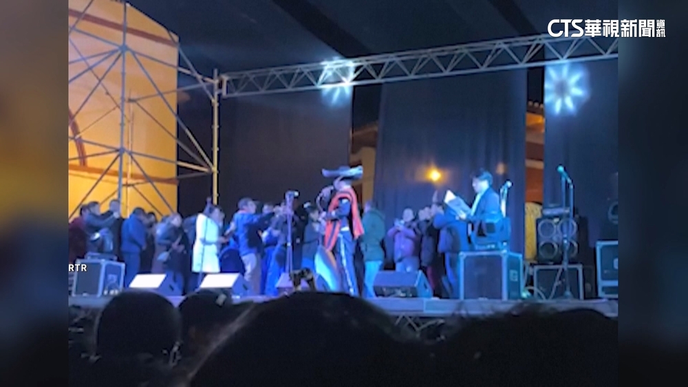 秘魯學校慶典舞台倒塌12人受傷　疑人太多超重