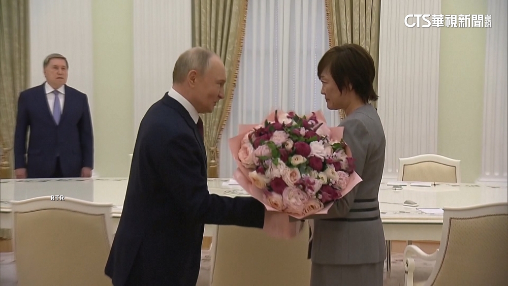 普丁在克宮接見安倍昭惠　日媒：俄國有意修好