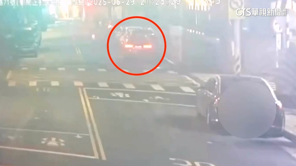 又傳暴衝！　Uber司機撞13車　遭攔下癱軟喊：我好累