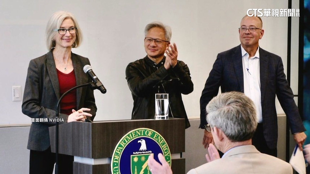 黃仁勳好忙！　2個月內勤跑三大洲　再幫美建超級電腦