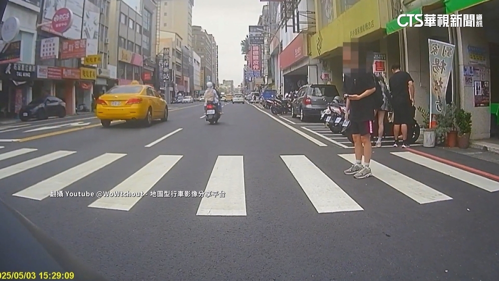 駕駛不讓！台南女學生狂被擋　屏東小學生站路邊28秒