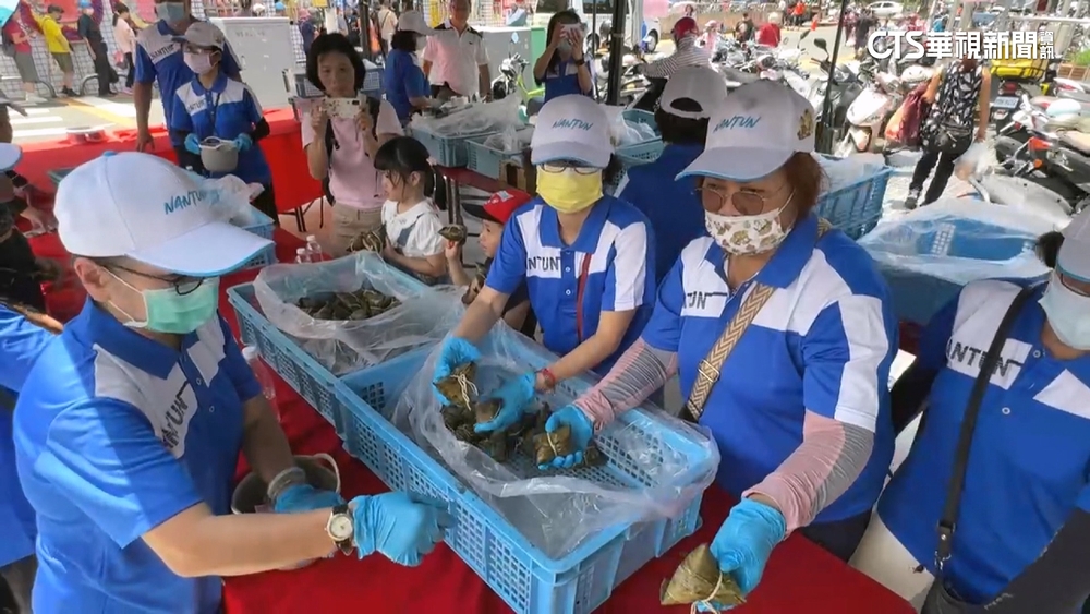 2千顆肉粽.麻薏湯吃免驚　宮廟外大排長龍