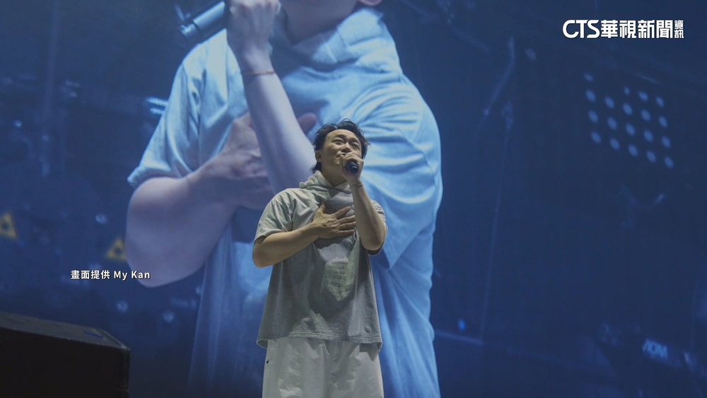 確診演唱會延期仍滿座　陳奕迅鞠躬：謝謝大家