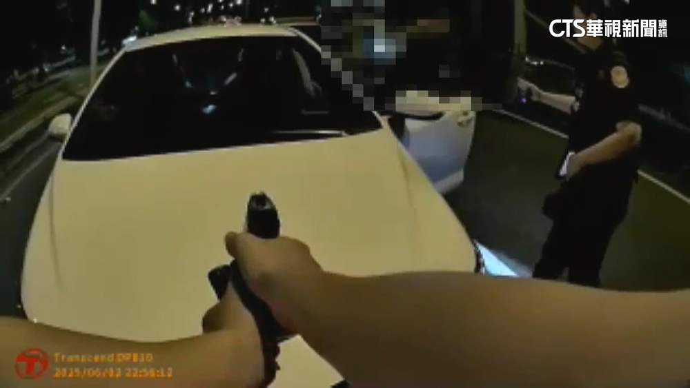 遇酒測臨檢「停車滑行中」　3警突上前亮槍