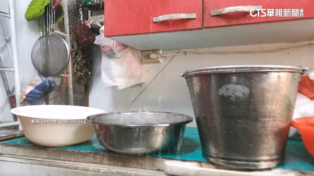 外面下雨.市場也下雨！　楠梓市場攤商怨：漏水多年