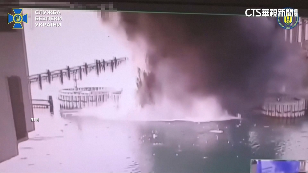 烏克蘭再炸克里米亞大橋　逾千公斤炸藥炸毀橋墩