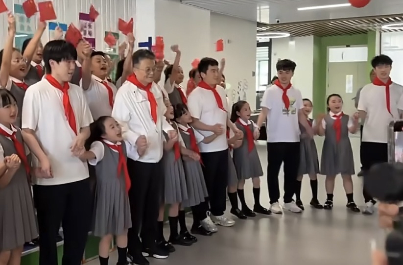 林昀儒中國活動戴「紅領巾」　陸委會：中共藉體育交流操作統戰