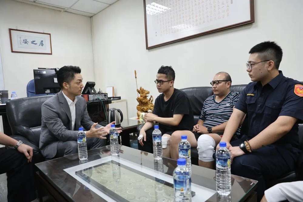 通緝犯拒檢衝撞 警開12槍擊斃　蔣萬安探視受傷警：一定做最有力的後盾