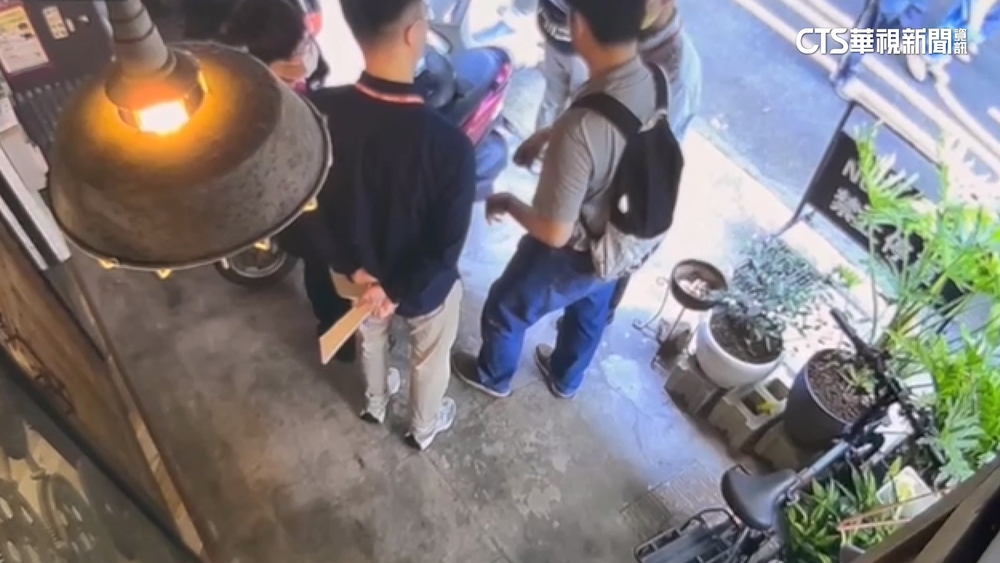 知名咖啡廳驚爆廁所藏針孔　老闆遭控偷拍長達13年