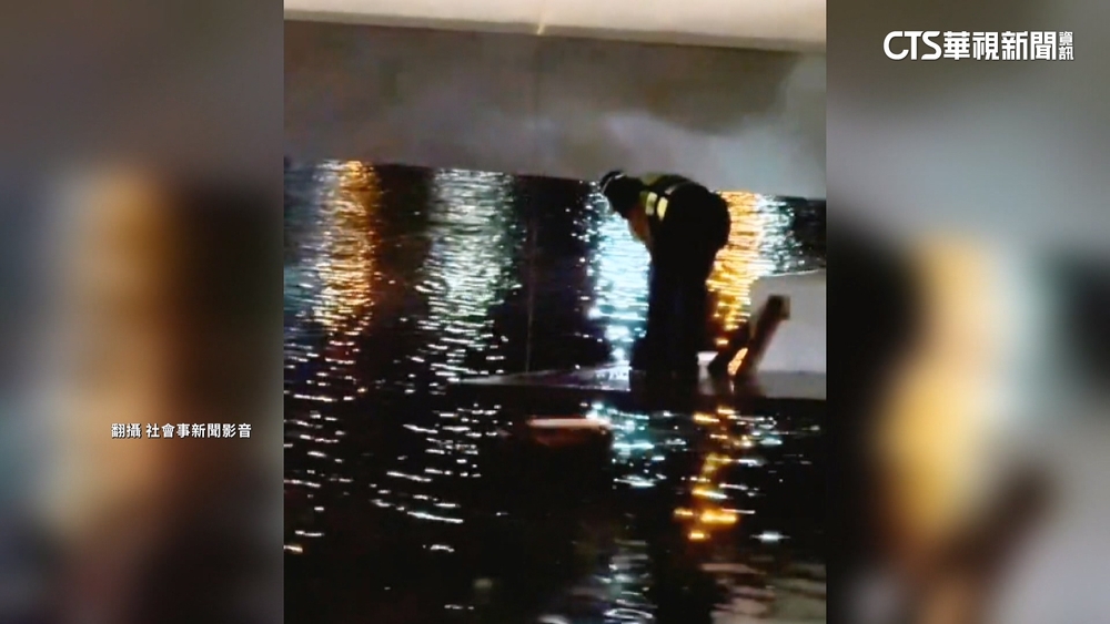 男酒後口角脫序落海　警跨護欄雙腳騰空驚險救援