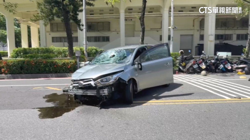 76歲婦駕照後年到期　兒疑「剎車失靈」.肇因仍待釐清