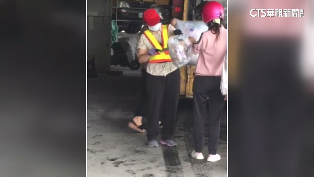 持利器執勤！　清潔隊割垃圾袋查分類　民眾心驚驚