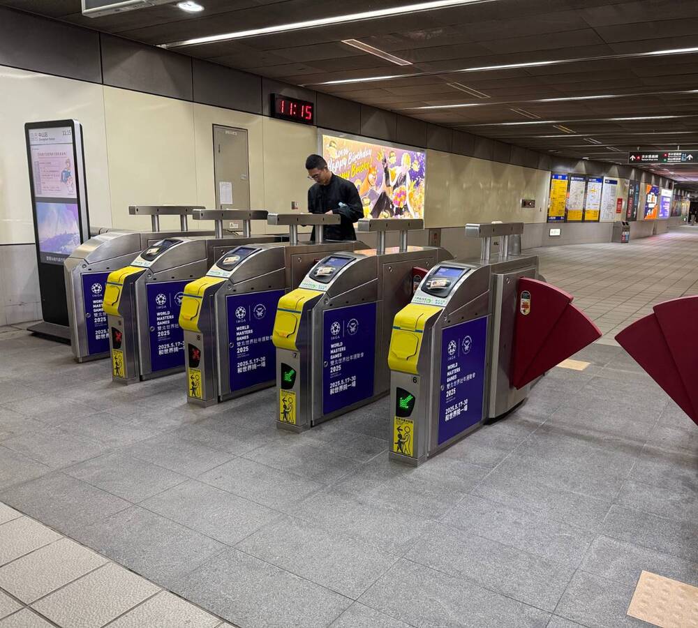 閘門貼黃紙引關注　北捷解答：多元支付服務10月完成