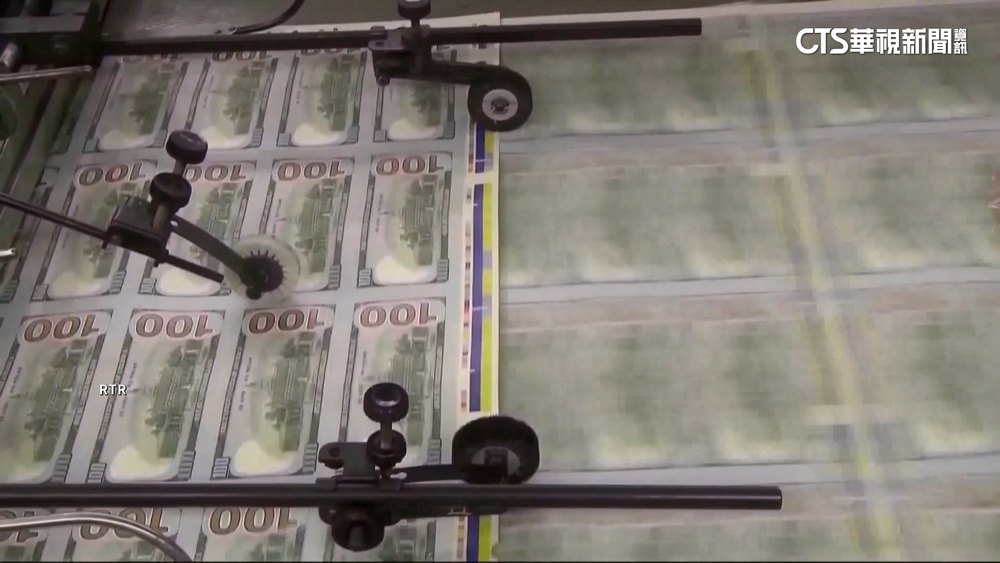 川普關稅引發貿易緊張　全球經濟成長預估下修至2.3%