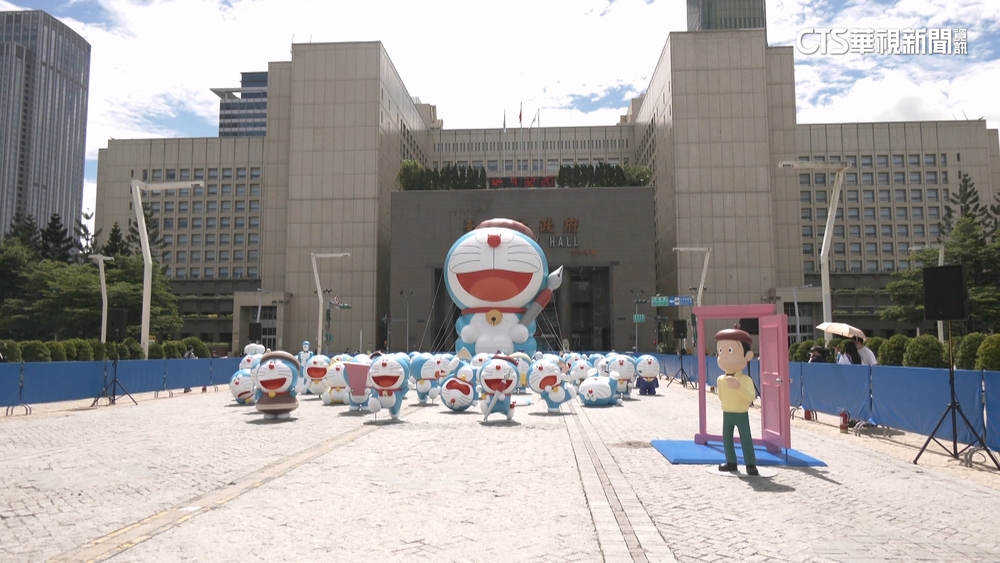 任意門重回童年！　12米巨型哆啦A夢首度登台