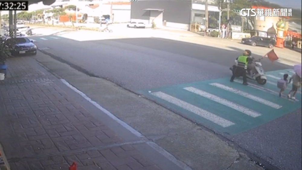 行人地獄！　4歲孫女與阿嬤過馬路　遭闖紅燈機車撞傷
