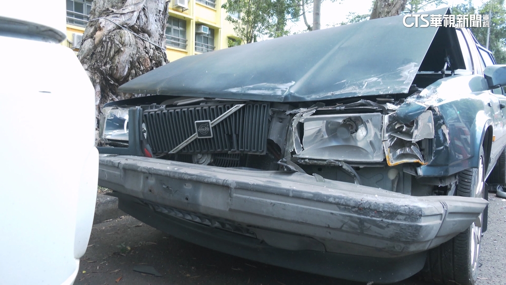 轎車失控！　連撞12車致2人送醫　肇事駕駛：剎車失靈