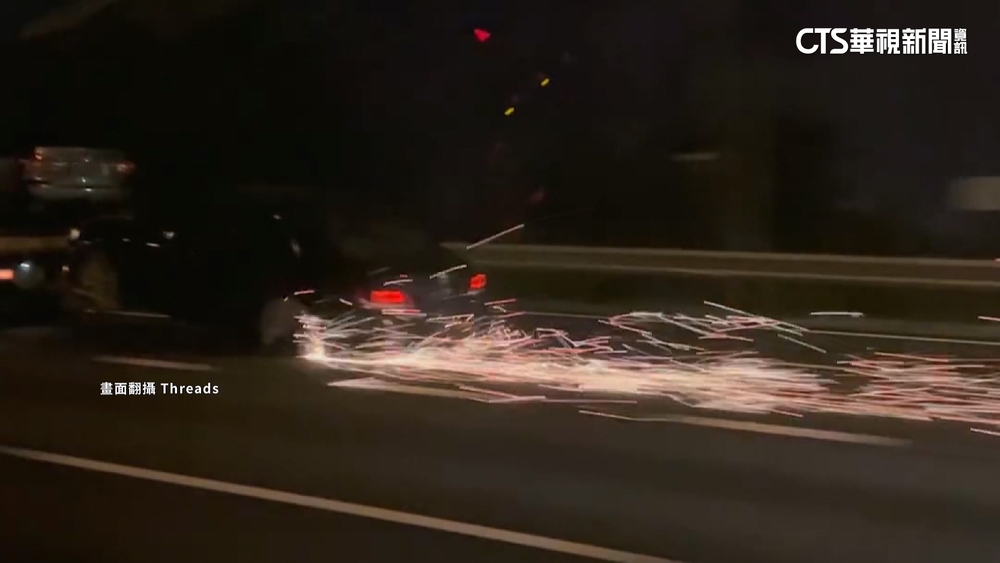 拖吊車輛底盤磨地一路竄火花　民眾見狀嚇壞