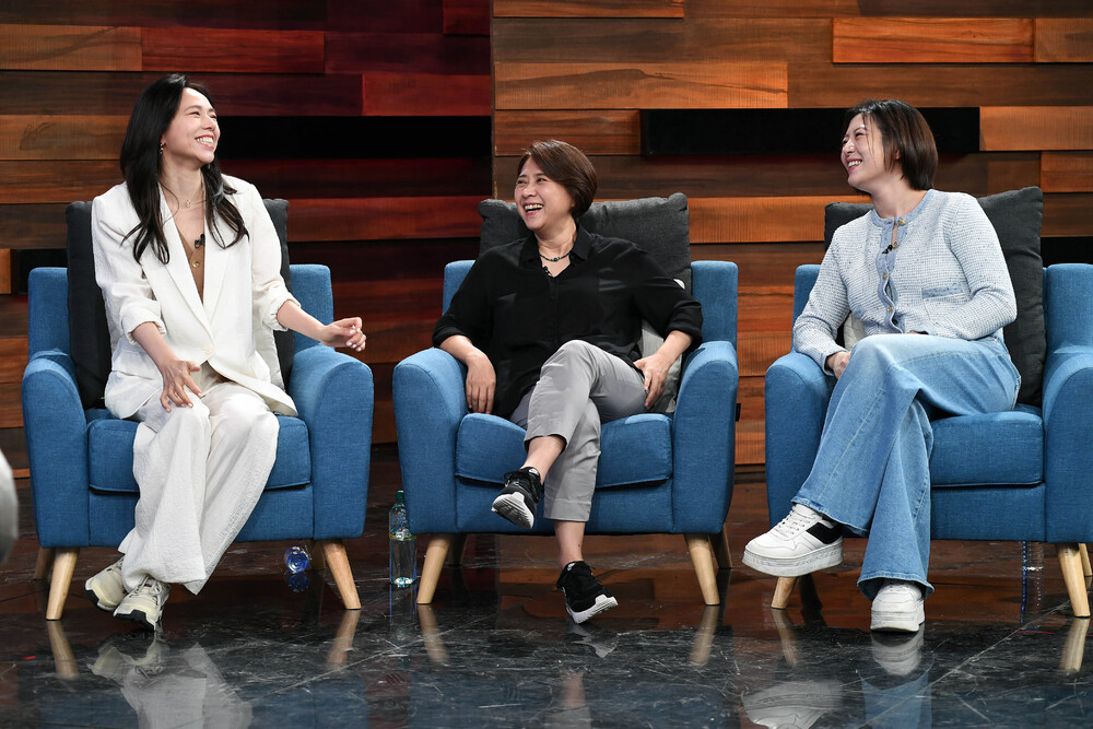 劉品言(右)，大談獲選台北電影節主持人原因。