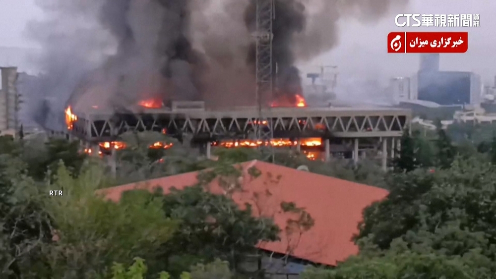 以軍轟炸伊朗電視台！　主播嗆「必勝」後逃跑.直播中斷