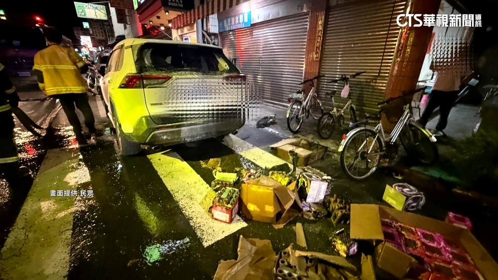 遶境險釀災！車內回收煙火盒竟冒煙　車主急破窗滅火