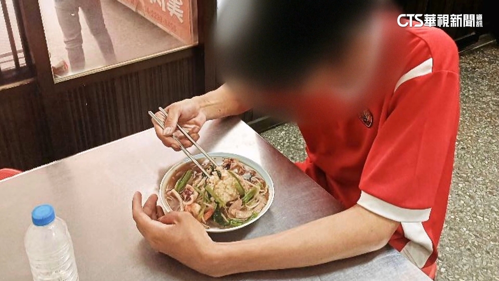 出生未登記成黑戶受關注　低調慶祝22歲生日