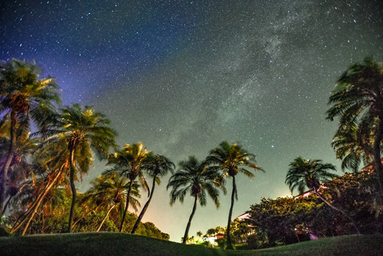 SHIGIRA SEVEN MILES RESORT每日晚間還舉辦星空觀賞會，可以在專業導遊的解說下，欣賞美麗的夜空。(圖 / 品牌提供)