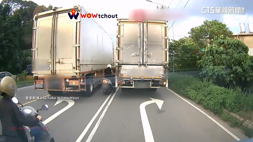 硬鑽車縫陷視線死角　機車騎士卡2大車險遭輾