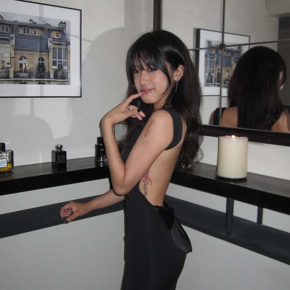 梧桐妹20歲了！大曬「超辣美背、刺青」賈靜雯爆：「滿滿存款」可用