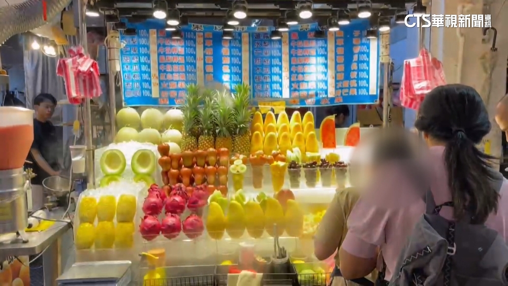 西門町水果「4樣1480元」　攤商：按重量計價